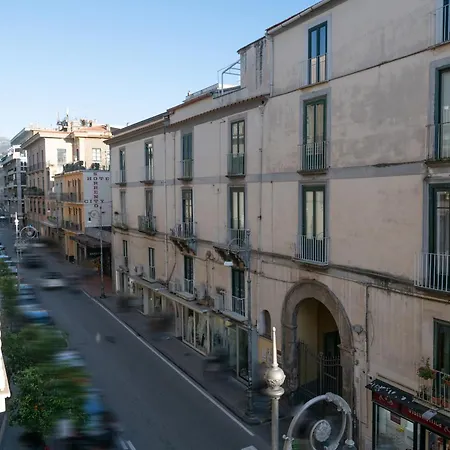 Anfora Romana - Centro Apartment *